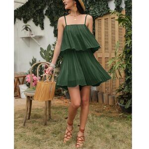 412. Exlura emerald green blouson pleated romper size medium